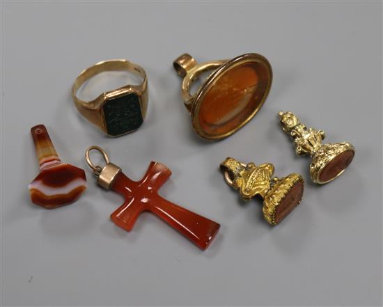 An 8ct gold and bloodstone signet ring, three fob seals, and agate seal and an agate cross pendant.